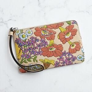Coach Corner Zip Wristlet With Floral Print in Ivory Leather CR946